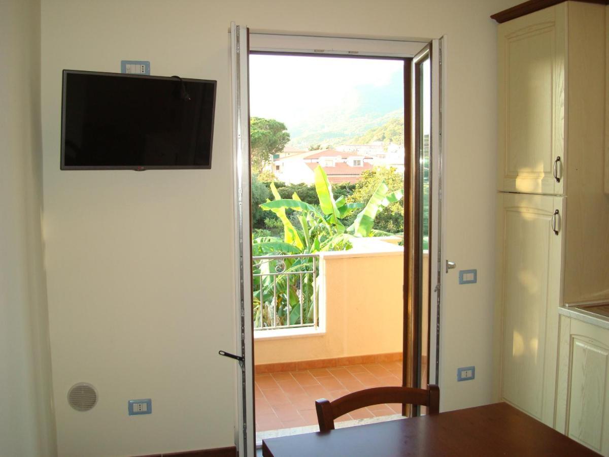 Guest House Mare E Luna Fiumefreddo Bruzio Exterior photo