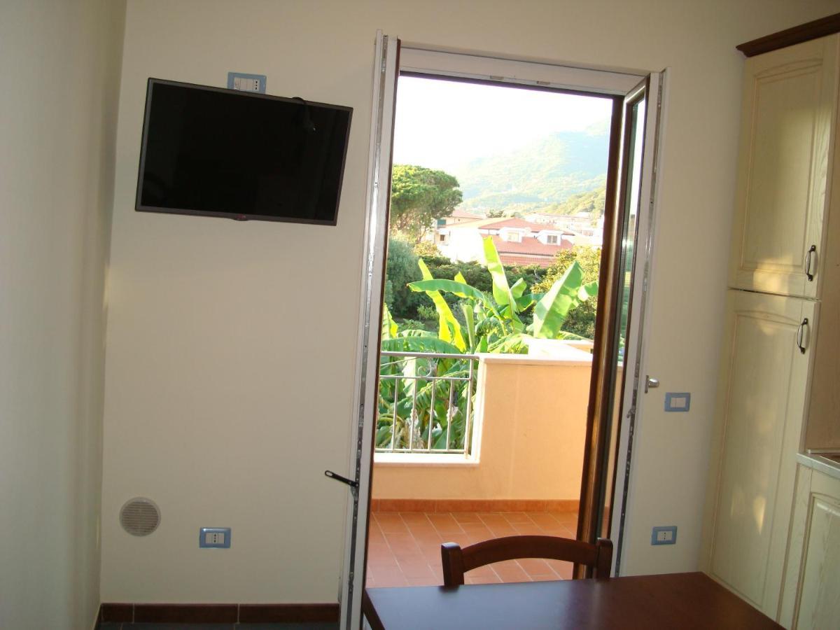 Guest House Mare E Luna Fiumefreddo Bruzio Exterior photo