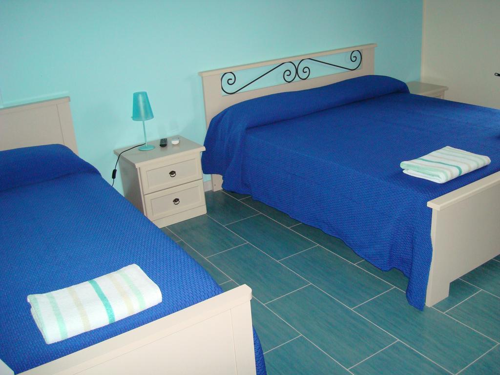 Guest House Mare E Luna Fiumefreddo Bruzio Room photo
