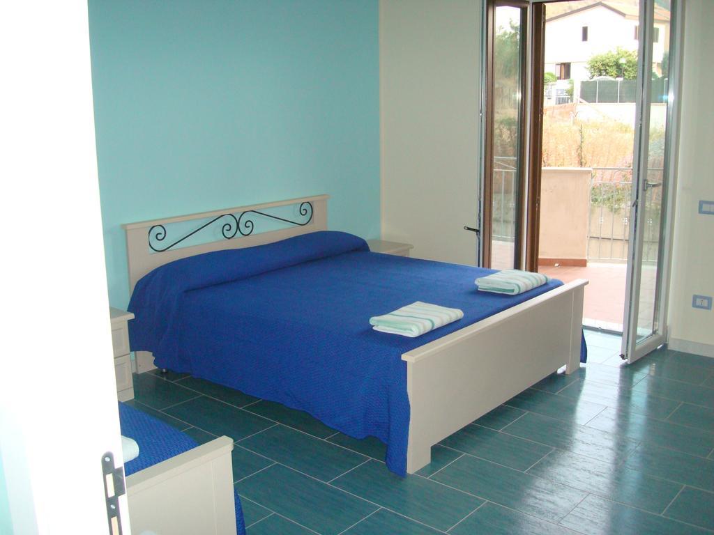 Guest House Mare E Luna Fiumefreddo Bruzio Room photo