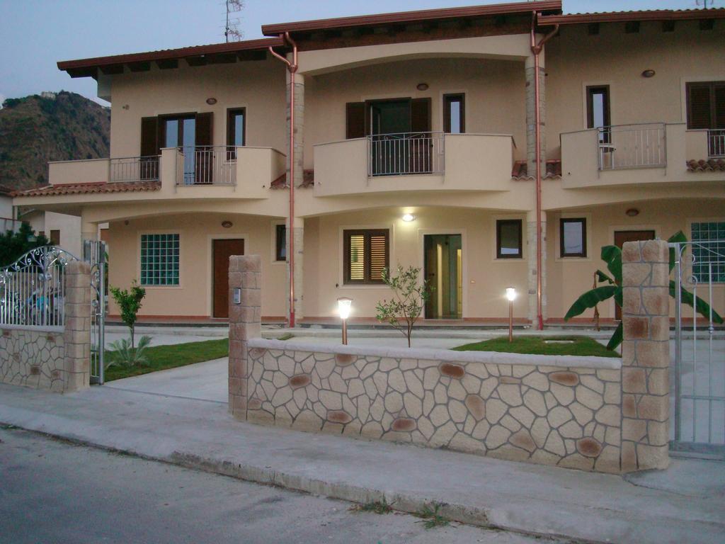 Guest House Mare E Luna Fiumefreddo Bruzio Exterior photo