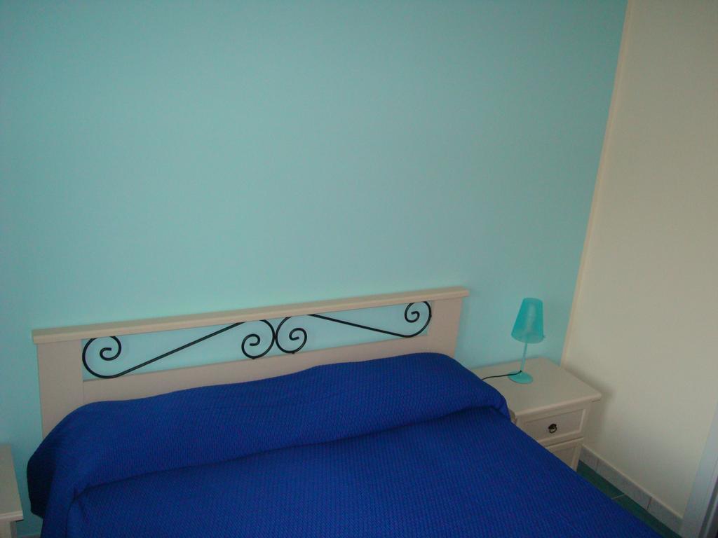 Guest House Mare E Luna Fiumefreddo Bruzio Room photo