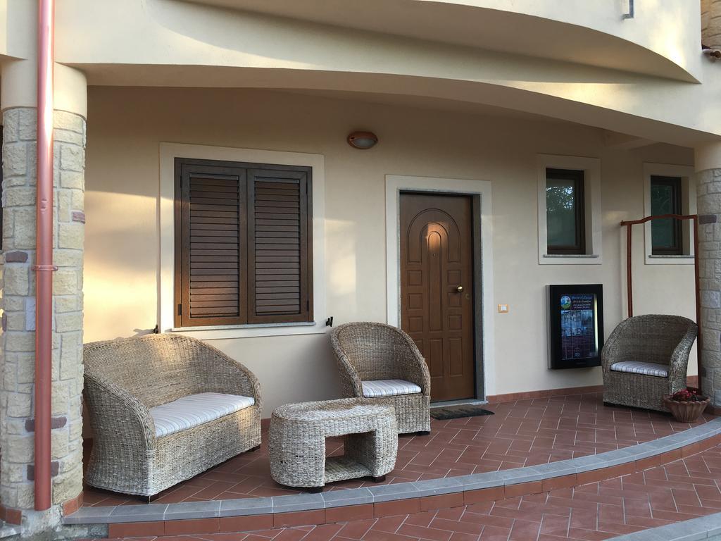 Guest House Mare E Luna Fiumefreddo Bruzio Exterior photo