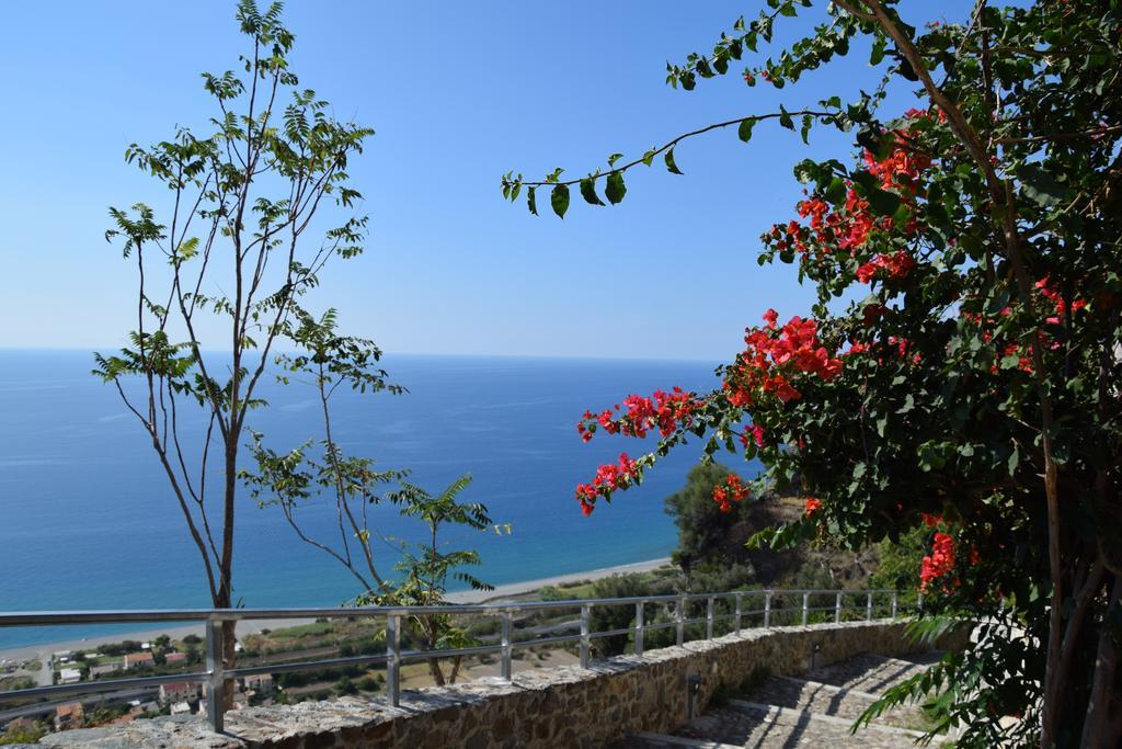 Guest House Mare E Luna Fiumefreddo Bruzio Exterior photo