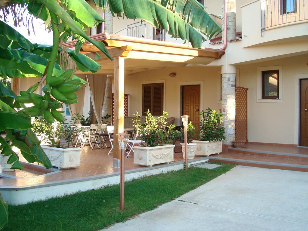 Guest House Mare E Luna Fiumefreddo Bruzio Exterior photo