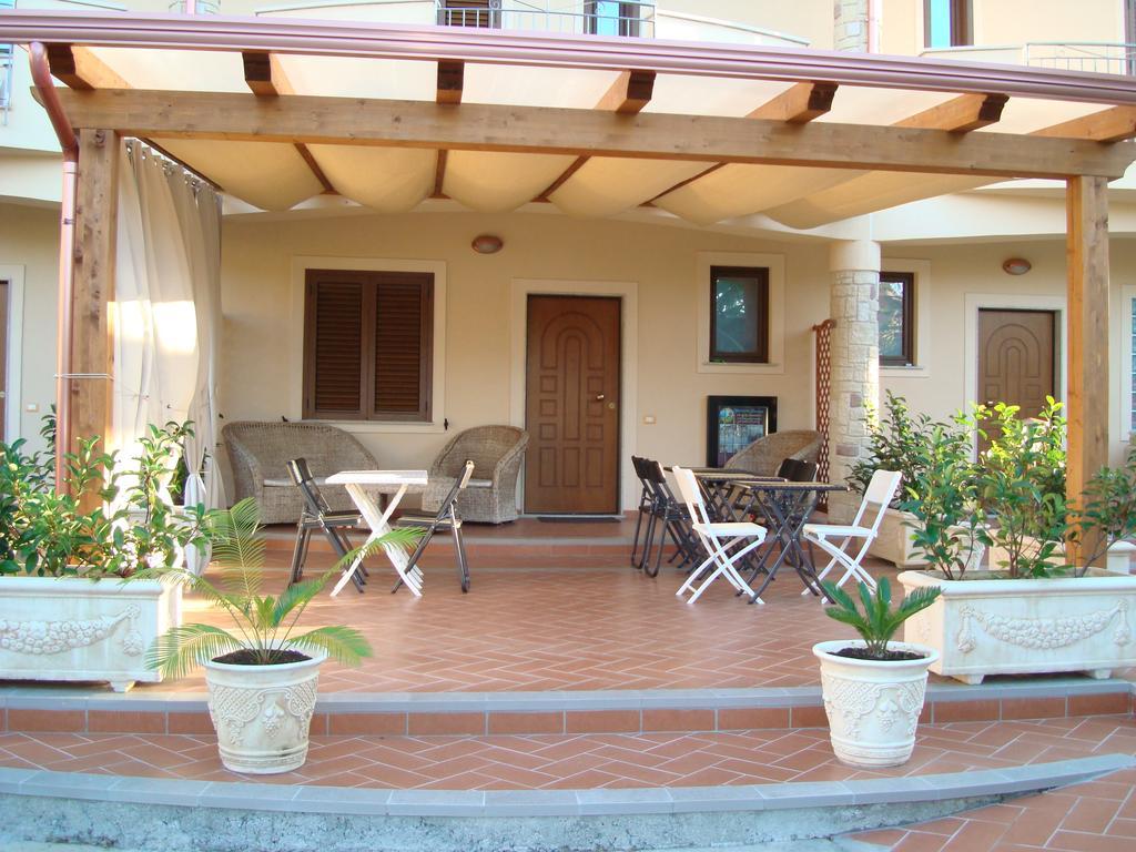 Guest House Mare E Luna Fiumefreddo Bruzio Exterior photo