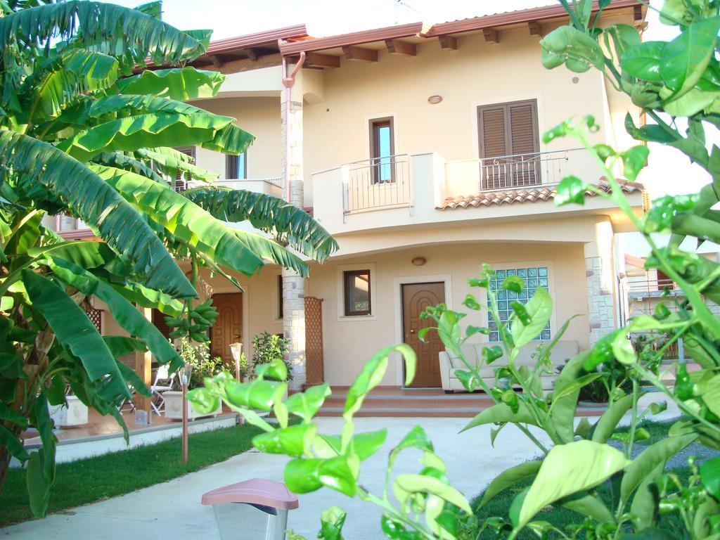 Guest House Mare E Luna Fiumefreddo Bruzio Exterior photo