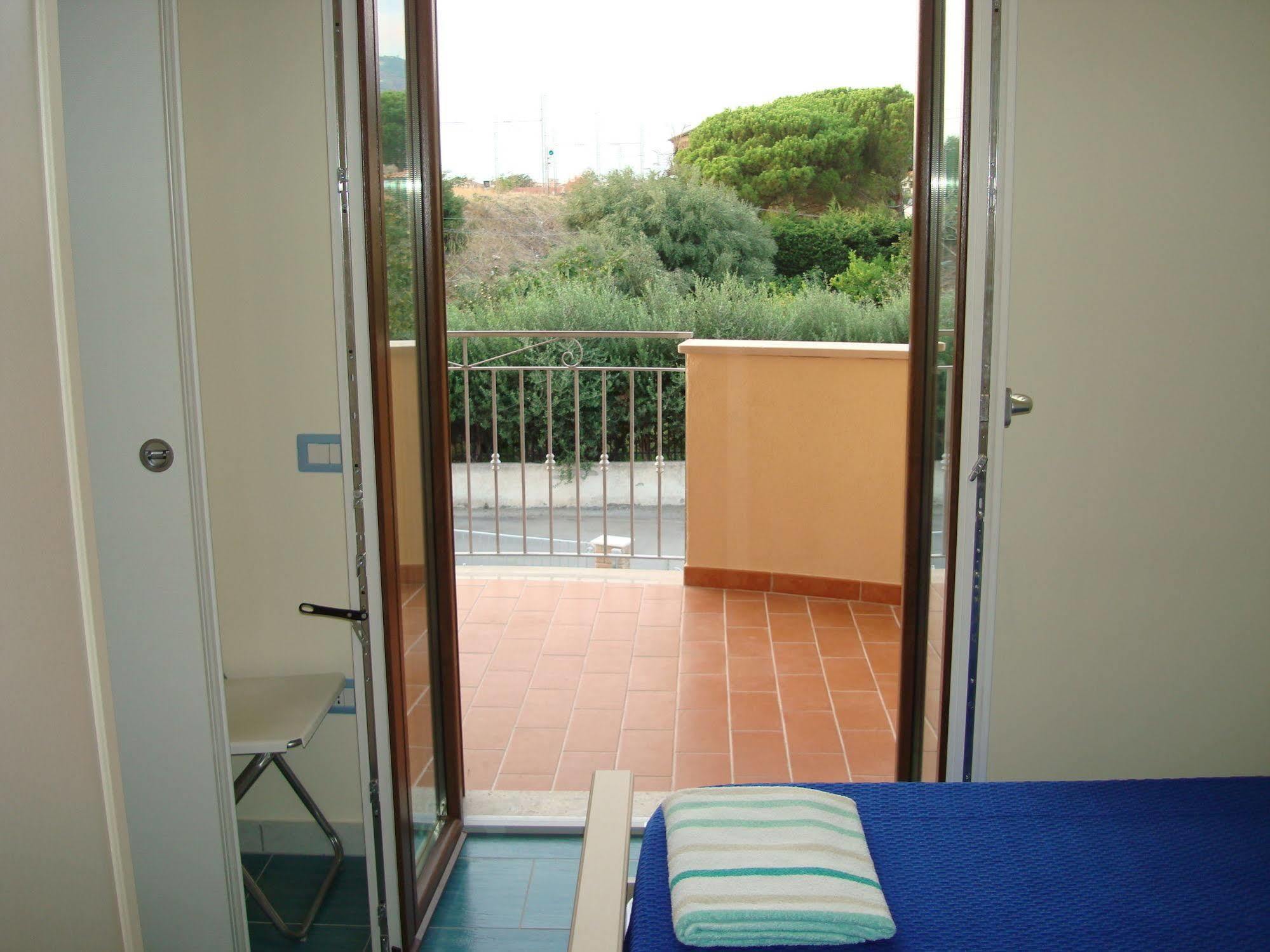 Guest House Mare E Luna Fiumefreddo Bruzio Exterior photo